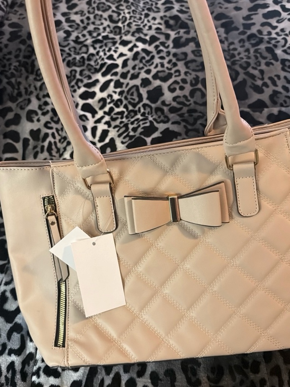 Quilted Bow Tote in Light Beige – Elegant Everyday Handbag